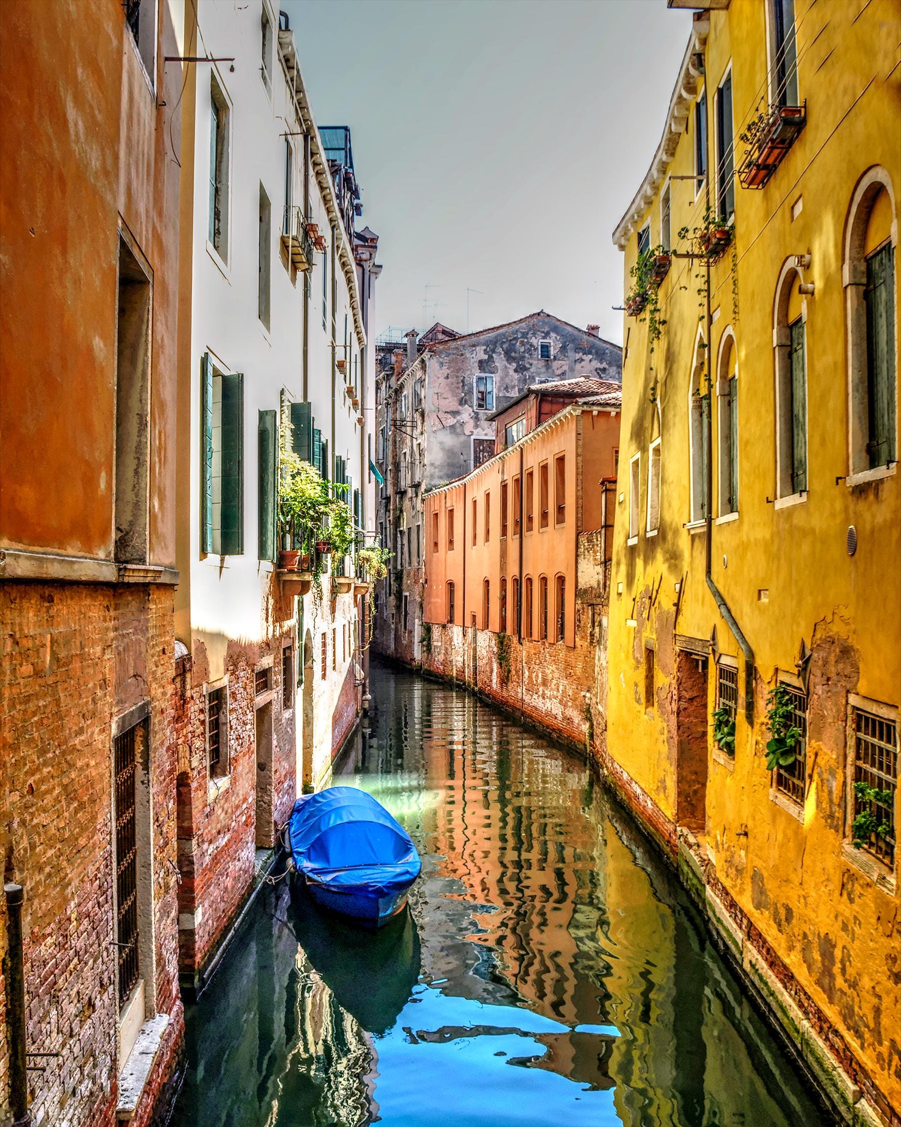 Venice Canal       Wall Art Print Set  Italian Cityscape Photography, 5-Image Travel Decor, Home Wall Hanging Gift for Art Lovers